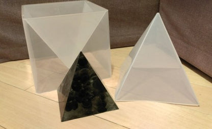 Molde de Piramide Grande 15 cms.